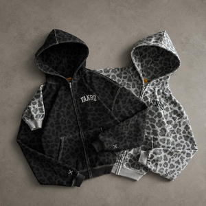 <span class=keywords><strong>Felpa</strong></span> con <span class=keywords><strong>Cappuccio</strong></span> Personalizzata a Doppio Strato con Stampa Leopardata, in French Terry Pesante, Oversize, con <span class=keywords><strong>Pelliccia</strong></span> Sintetica Reversibile e Zip, per Uomo - Product Image 1