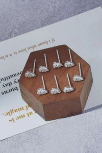 Boucles d'oreilles pendantes Xinfly en or 18 carats avec diamant naturel 0,2 carat, motif trèfle à quatre feuilles - Product Image 2