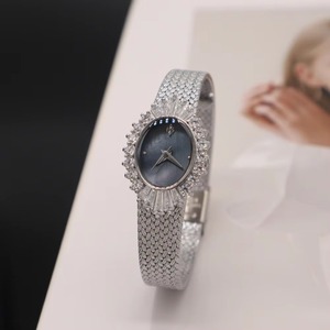 Reloj de Pulsera Ovalado de Latón con Correa de Espiga de Trigo, Estilo Vintage, Lujoso y Elegante, Chapado en Oro, con Diamantes y Camelia, para Mujer de Mediana Edad - Product Image 2