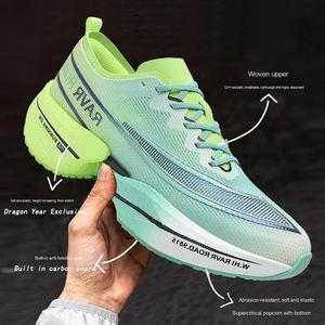 Chaussures de sport de course professionnelles ultra-légères à plaque carbone pour hommes et jeunes, design en maille confortable pour l'été, style basketball - Product Image 2