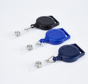 Porte-badge rétractable vierge 20 mm en plastique, type Yo-Yo, avec clip pour cordon d'identification - Product Image 3