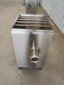 Prix de la machine à broyer industrielle Molino De Carne Italie pour le traitement de la viande de poulet congelé avec os