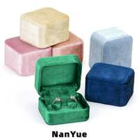 Boîte à bagues carrée de luxe en velours, à double compartiment, avec couvercle rabattable, pour mariage, fiançailles, emballage de bijoux pour couple, boîte cadeau, logo personnalisé