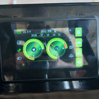 Mini-chargeuse sur chenilles diesel Euro 5 XC1100 EPA, équipée de fourches de chargement et d'accessoires variés