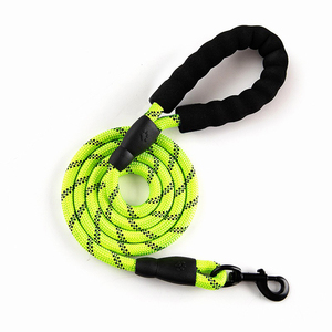 Laisse pour <span class=keywords><strong>chien</strong></span> multifonctionnelle mains libres, sangle souple réglable, accessoires à motif personnalisé pour la marche en plein air avec porte-sac à crottes - Product Image 1