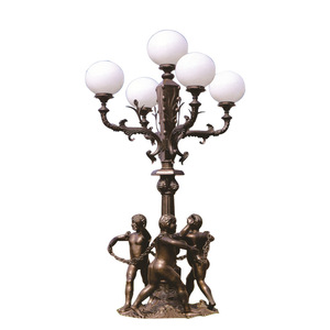 Bellissimo Lampione Vittoriano a 3 Luci in Alluminio Pressofuso, Lampada Vintage da Giardino - Product Image 2