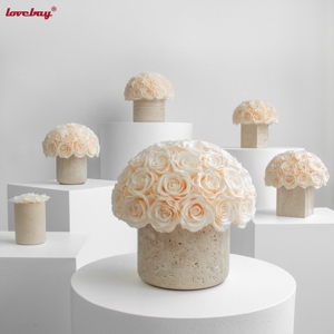 Lovebay – Fleurs éternelles de haute qualité dans un vase en travertin – Roses préservées longue durée dans un vase en pierre - Product Image 1