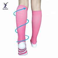 Chaussettes de compression de course à pied personnalisées confortables rouges pour hommes 15-20-30 Mmhg
