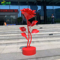 Sculpture florale moderne de luxe en acier inoxydable OEM ODM, fleurs rouges et jaunes, artisanat, décoration intérieure, peinte, suspendue, imperméable