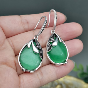 Orecchini a Gancio Vintage con Pietra Occhio di Gatto Verde, Gioielli in Pietra Naturale per Donne, Accessori in Stile Retrò - Product Image 2