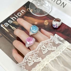 Anillos de Moda Ecológicos de Cobre con Circonita Cúbica Rosa de 14 mm, Anillos Grandes y Coloridos para Eventos - Product Image 6