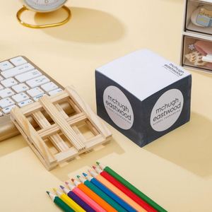 Bloc-notes carré tridimensionnel personnalisable avec base en bois, notes adhésives, papier imprimé sur le côté, matériau pour la publicité - Product Image 2