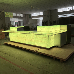 Mostradores de <span class=keywords><strong>Bar</strong></span> de diseño Columbia con gabinete lateral LED Taburetes de barra de sushi de vidrio de piedra translúcida moderna - Product Image 6