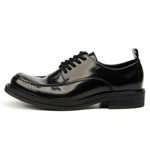 รองเท้าบูทผู้ชายทรงเหลี่ยมแบบผูกเชือก สไตล์ยุโรป สำหรับฤดูใบไม้ผลิและฤดูร้อนใหม่ เหมาะสำหรับธุรกิจและลำลอง พื้นกันลื่น ระบายอากาศได้ดี น้ำหนักเบา - Product Image 2