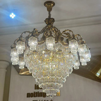Lustre en cristal avec cadre en laiton antique, luminaire suspendu personnalisé à plusieurs bras pour hall d'hôtel, villa, salle de banquet