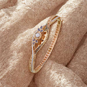 Bracelet de luxe en or et diamant pour femmes, design floral en saphir, bijoux fins, cadeau élégant pour anniversaire de mariage - Product Image 4