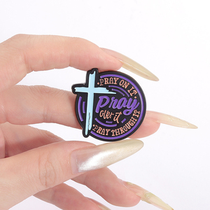 Pregate su di esso pregate su di esso pregate attraverso lo smalto Pin croce cristiana versetto della bibbia religione gesù spilla distintivo regalo di gioielli - Product Image 4