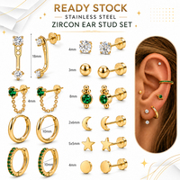 En stock: Set de pendientes de acero inoxidable para cartílago, Aros Huggie dorados, Pernos de espalda plana con circonita esmeralda, Joyería para hélice con cadena de luna y estrella
