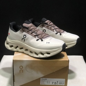 <span class=keywords><strong>รองเท้า</strong></span>วิ่ง<span class=keywords><strong>ผู้ชาย</strong></span>แบบผูกเชือก ดีไซน์เรโทรสุดคลาสสิก ระดับไฮเอนด์ พร้อมพื้นรองเท้าคาร์บอนยาง ระบายอากาศได้ดี นุ่มสบาย เหมาะสำหรับใส่ลำลอง - Product Image 6