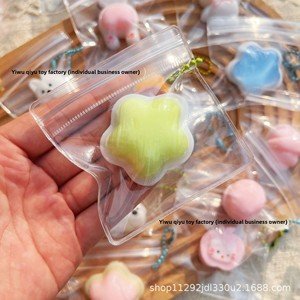 Giocattolo Antistress Unisex Stile Douyin, Mini Ciondolo per Borsa con Naso Spremibile, Gadget Divertente e Trendy - Product Image 3