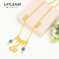 Collier pour dame en laiton plaqué or 21 carats au design unique avec lettres arabes bleues et mauvais œil