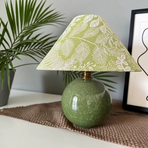 Lámpara de Mesa Estilo Vintage, Base de Cerámica Verde, Bombilla LED E27, Control de Interruptor, Ecológica, Decorativa, Luz Ambiental para Dormitorio - Product Image 1