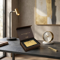 Boîte cadeau rigide magnétique de luxe personnalisée avec insert de précision pour carte de membre en or et emballage cadeau haut de gamme