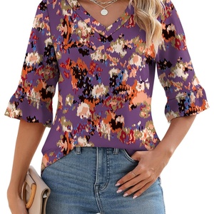 Top de verano de manga de siete pulgadas para mujer, Camiseta holgada de moda con cuello en V y ojales, cintura plisada informal, estampado de logotipo hecho de poliéster - Product Image 1