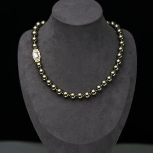 Collier vintage chrétien avec perles d'imitation de cristal de 10 mm, bijoux tendance pour femmes, idéal pour les fêtes et les cadeaux d'anniversaire - Product Image 1
