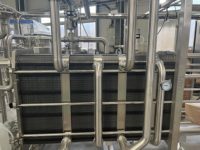 Petite pasteurisation HTST de lait et yaourt 1000L/H, automatique, contrôlée par PLC, haute précision, économe en énergie, hygiénique, en acier inoxydable de qualité alimentaire