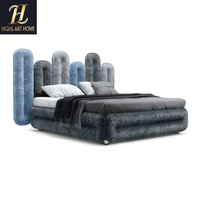 Lit moderne de luxe king à cadre en bois massif pieds en métal meubles de chambre à coucher en velours doux lit rembourré bleu doux au design minimaliste
