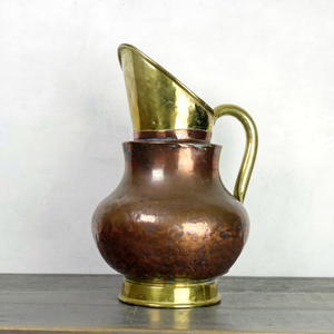 Pichet en cuivre martelé antique avec poignée en acier inoxydable, design vintage, 500-1000 ml, durable pour les boissons de fête - Product Image 1