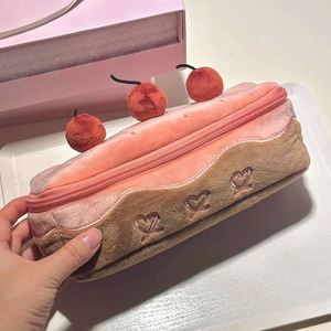 Charmante Kirsch kuchen geformte Stoff Bleistift Fall niedlichen Kawaii Plüsch Stift Tasche mit Reiß verschluss tragbare Student Briefpapier Aufbewahrung tasche - Product Image 4