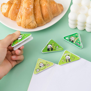 Clip Triangular Panda de 50 mm, Clip de Plástico para Notas, Clip de Esquina para Guardar Exámenes de Estudiantes - Product Image 2