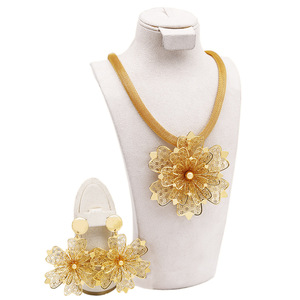 Ensemble de <span class=keywords><strong>bijoux</strong></span> plaqué <span class=keywords><strong>or</strong></span> de Dubaï, ensembles de <span class=keywords><strong>bijoux</strong></span> en <span class=keywords><strong>or</strong></span> 24 carats pour femmes, ensembles de <span class=keywords><strong>bijoux</strong></span> en <span class=keywords><strong>or</strong></span> <span class=keywords><strong>18</strong></span> carats tendance - Product Image 1