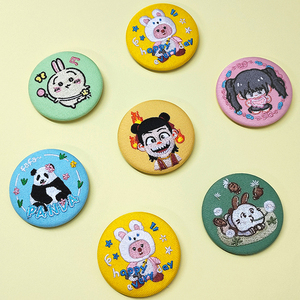 Spilla Ricamata Personalizzata a Tema Cartone Animato, Bottone Tessuto a Forma di Animale per Regali - Product Image 5