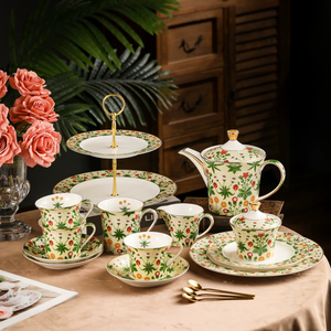 Service à thé de l'après-midi en céramique au design floral de luxe, tasse et soucoupe modernes avec glaçure verte, passe au lave-vaisselle - Product Image 1