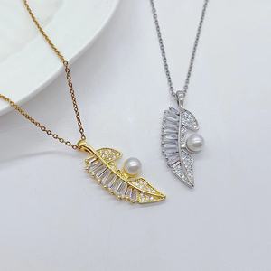 สร้อยคอมุกรูปใบไม้สไตล์ย้อนยุคระดับไฮเอนด์ของผู้หญิงจี้สแตนเลสสตีลที่สง่างามสำหรับเสื้อกันหนาวอินเทรนด์ไม่เหมือนใคร - Product Image 1