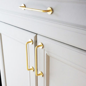 Poignées de porte d'armoire en cuivre pur, style nordique, minimalistes et modernes, tirants en laiton doré à double trou pour cuisine et armoire - Product Image 1
