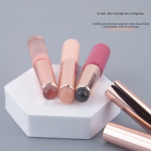 Pinceau applicateur de rouge à lèvres et correcteur en silicone souple Q, tête petite, portable, mini, pour lèvres, unisexe, commerce extérieur transfrontalier, manche en bois - Product Image 3