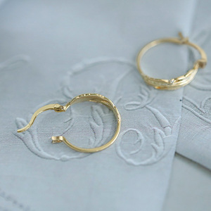 Pendientes de Aro con Plumas para Mujer, Diseño Pequeño y Delicado, Joyería Versátil para Uso Diario y Oficina - Product Image 6