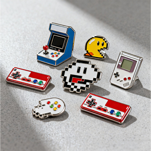 Bán Buôn Trò Chơi Sáng Tạo Điều Khiển Máy Hình Dạng Với Thương Hiệu Logo Mềm Cứng Men Tùy Chỉnh Pins Kim Loại Logo - Product Image 4