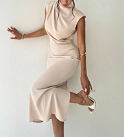 Robe Midi Femme OEM/ODM en Satin Champagne, Col Montant, Sans Manches, Taille Froncée, Moulante avec Fente