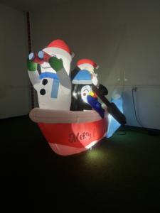 Pupazzo di Neve Gonfiabile Natalizio di 2,4 Metri con Babbo Natale su una Barca da Pesca, Decorazione Natalizia Gonfiabile da Giardino - Product Image 6