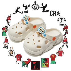 Breloques Sabots de Fan de Football Sportif Étoile de Football Cristiano Ronaldo Équipe de Football Breloques de Chaussure PVC Vente en Gros Breloques Sabots d'Équipe Sportive - Product Image 3