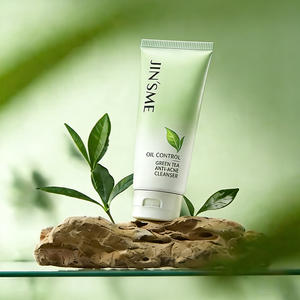Nettoyant moussant anti-acné OEM avec extrait de thé vert éclaircissant et hydratant, adapté à la plupart des types de peau - Product Image 1