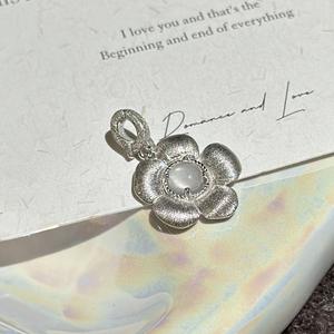 จี้หยกโฟมน้ำแข็งเงินแท้ S925 ดีไซน์เฉพาะตัว เรียบง่าย ทันสมัย สไตล์วินเทจ ลายดอกไม้เล็กขัดเงา - Product Image 2