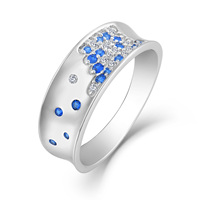 Ensemble de bijoux fins QX en argent 925 plaqué rhodium, avec pendentif disque asymétrique pavé de CZ bleus et blancs et bagues créoles larges ouvertes