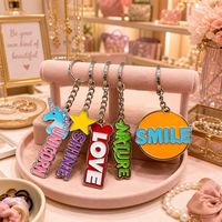 Porte-clés en émail personnalisé OEM en alliage de zinc, porte-clés en métal avec lettres, motifs mignons de dessins animés, licorne, étoile, amour, brillance, nature, sourire, cadeau, échantillon gratuit