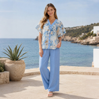 Ensemble deux pièces bleu floral pour femme, haut boutonné à col en V et manches à volants, pantalon large, tenue d'été, vente en gros, usine OEM ODM